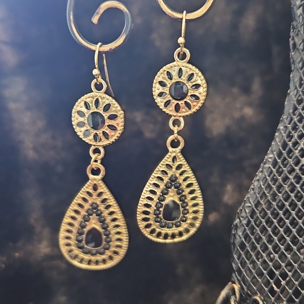 Elegant Black and Gold Teardrop Earrings
